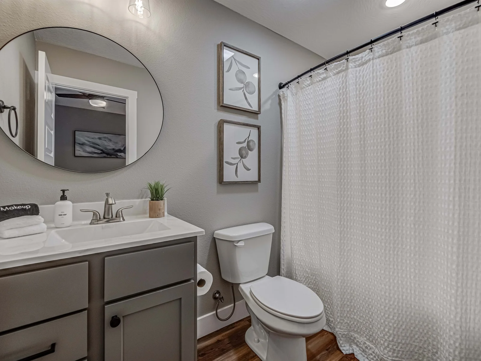 Lower level King #6 bathroom