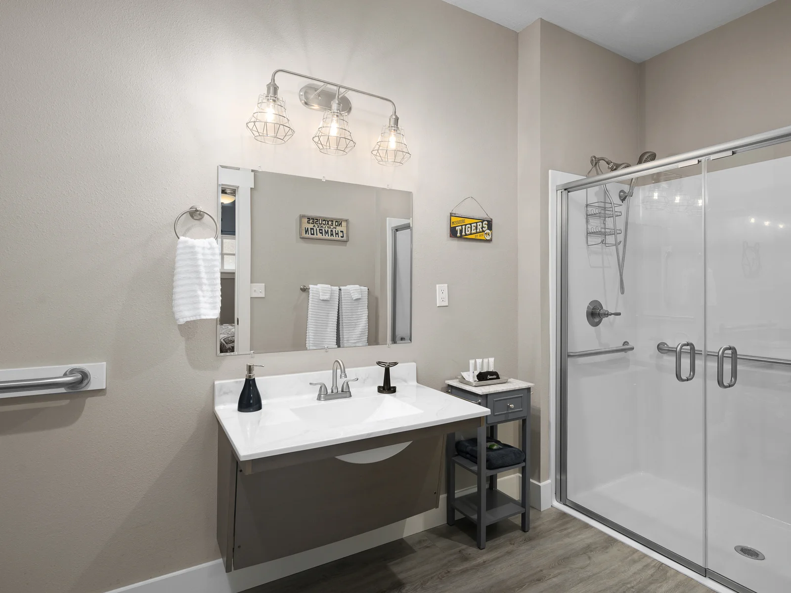 ADA accessible main floor bath attached to Missouri bedroom