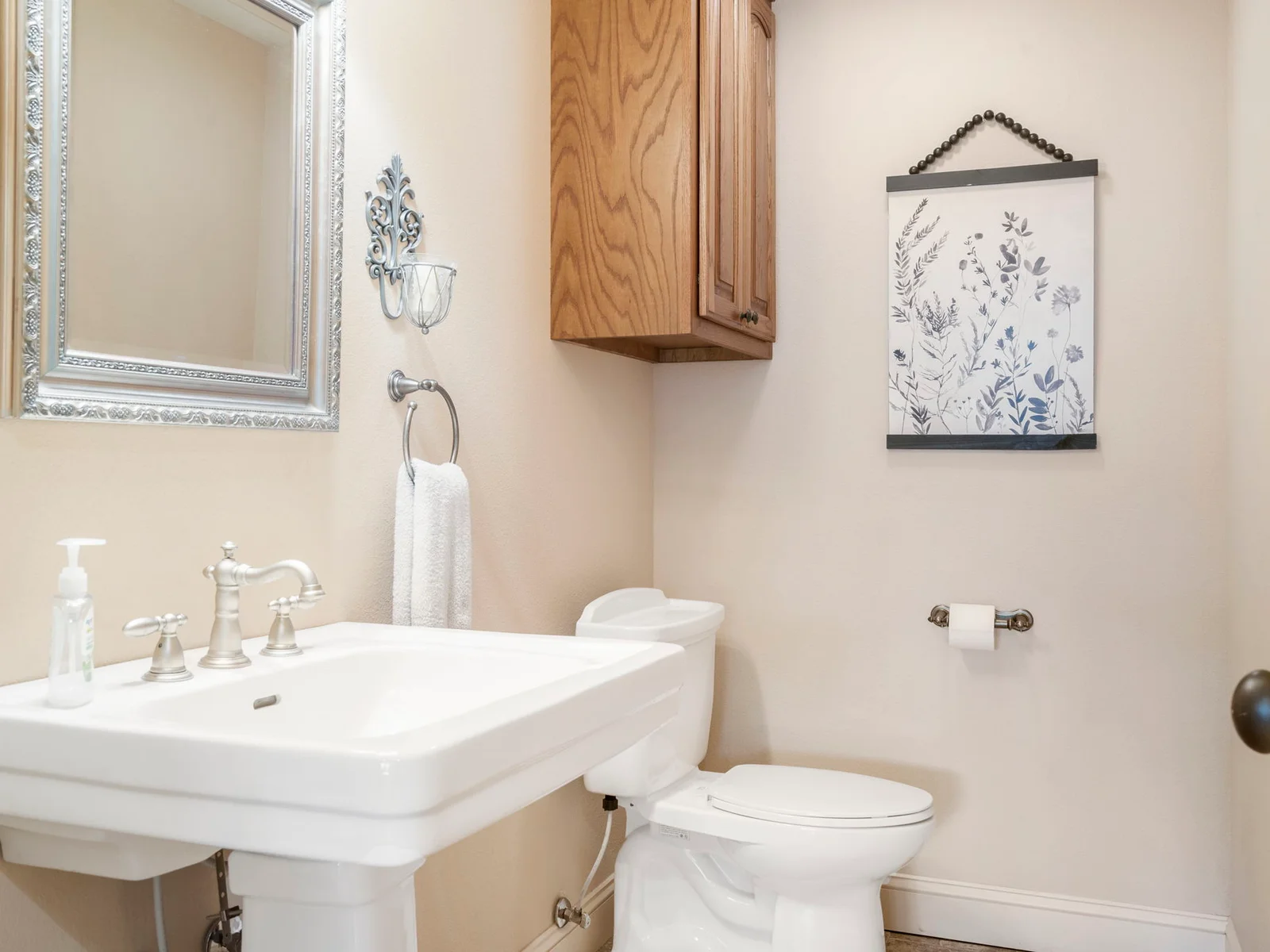 Half bath off of the game room