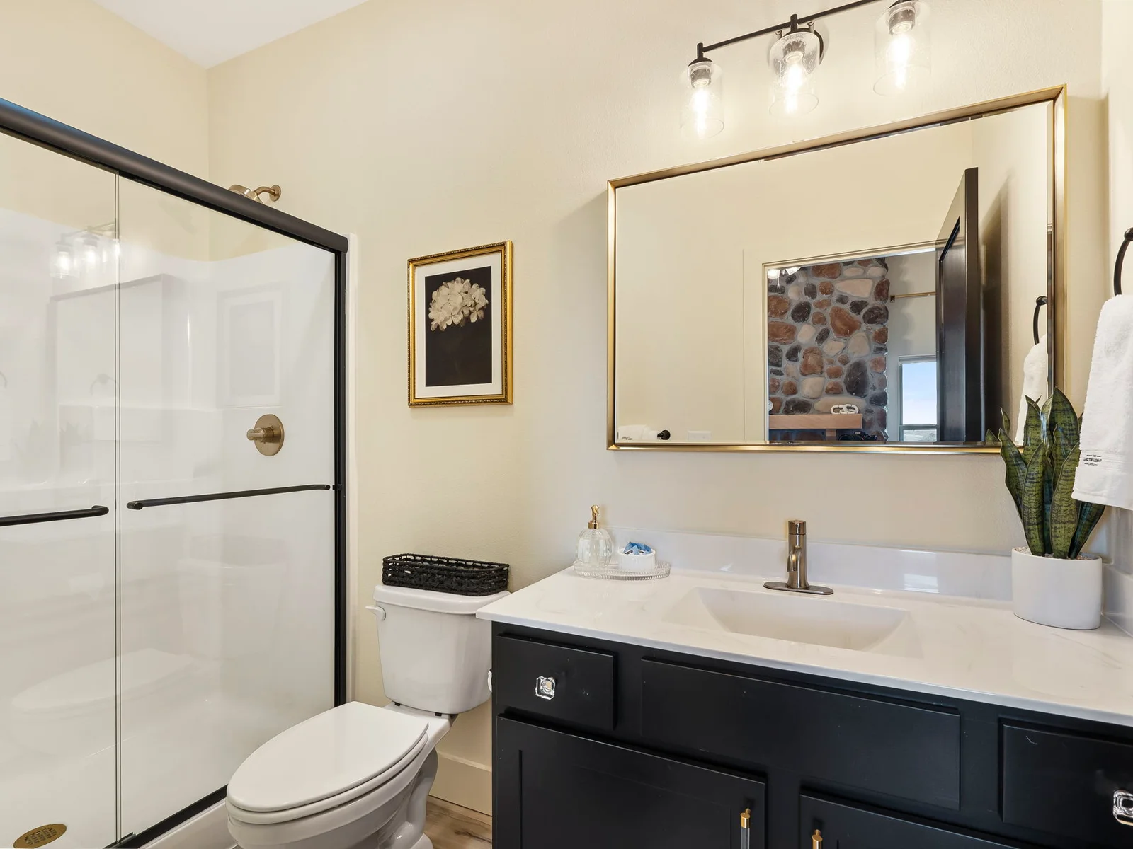 King #2 ensuite bath