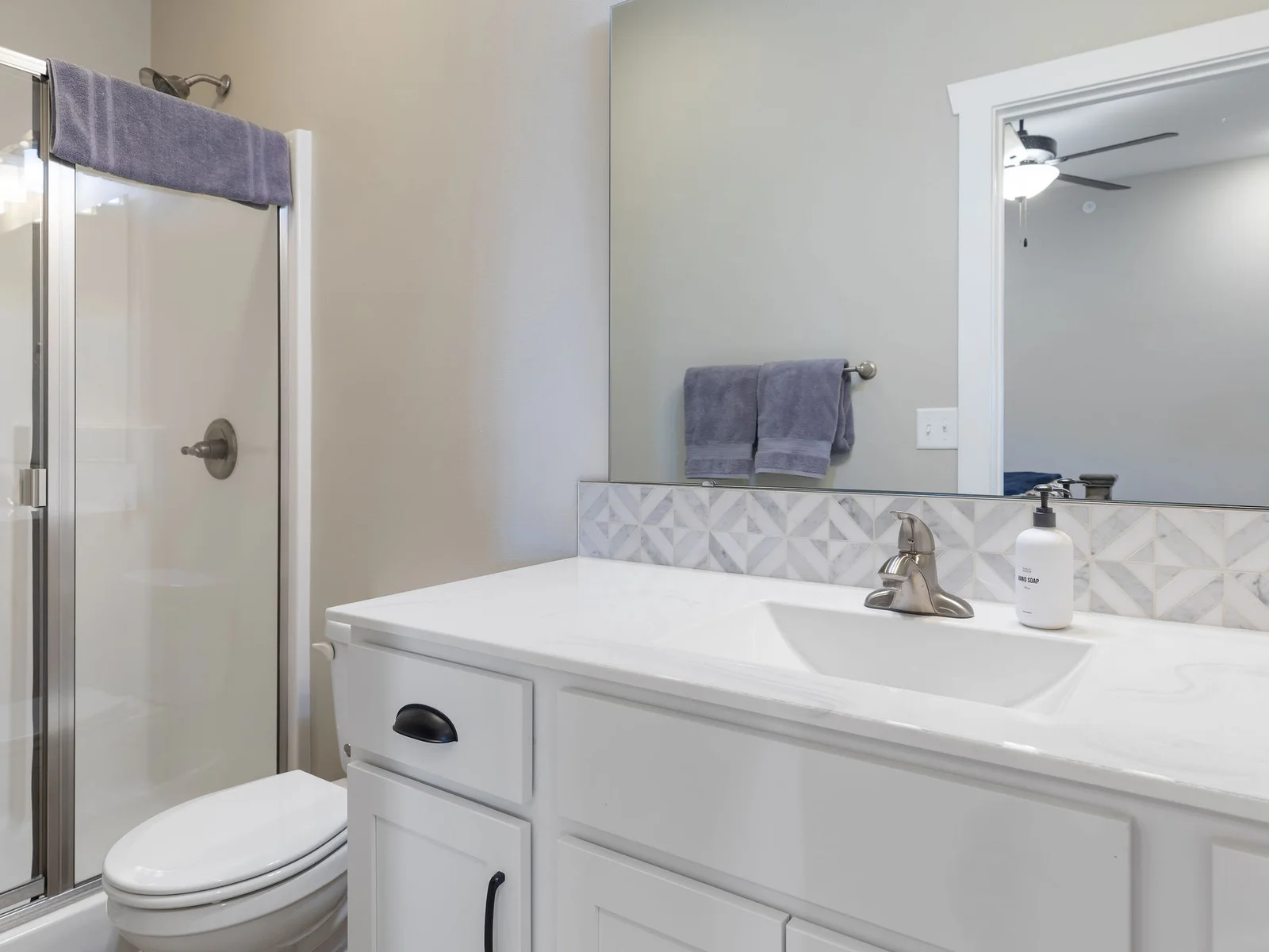 Upper level ensuite bath #6