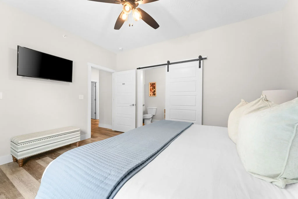 Main level King bedroom w/ ensuite