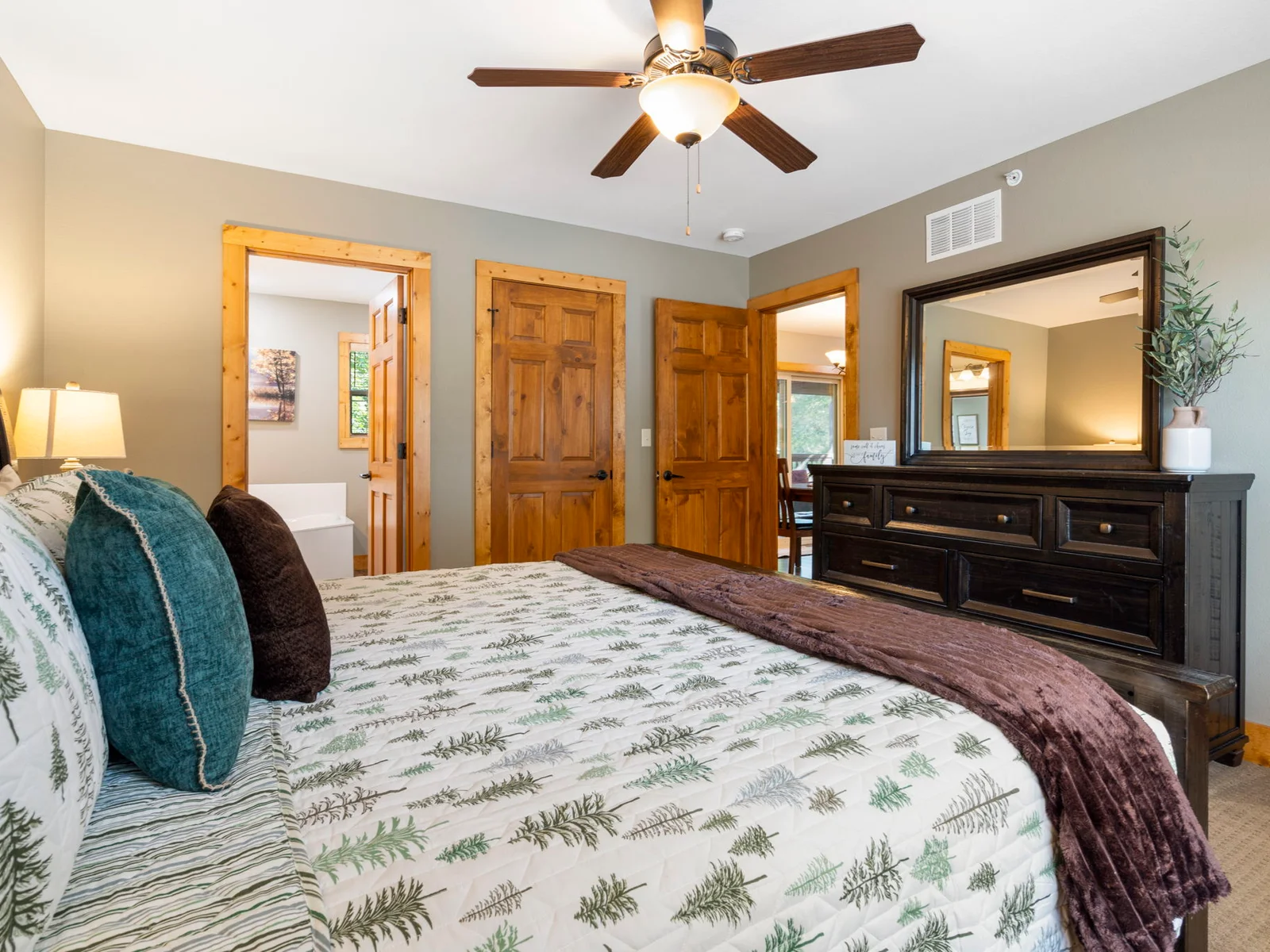 King bedroom #1