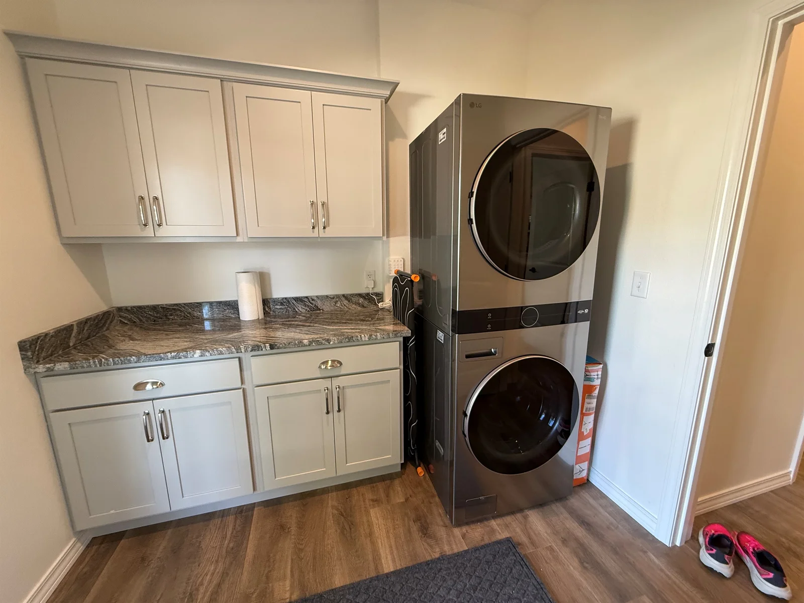 Washer/dryer with more cabinet and countertop space. Iron and iron board provided.