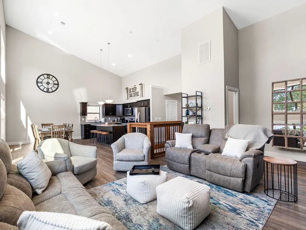 Private Hot Tub, Lakeview, Family Getaway!