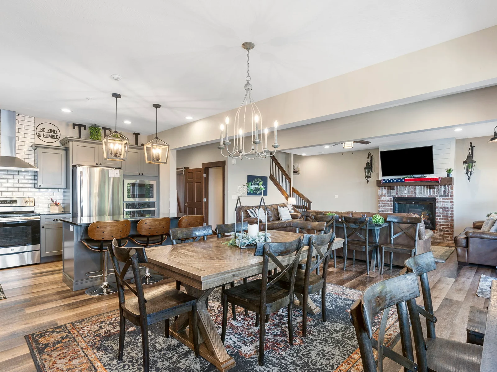 Plenty of seating for big groups!