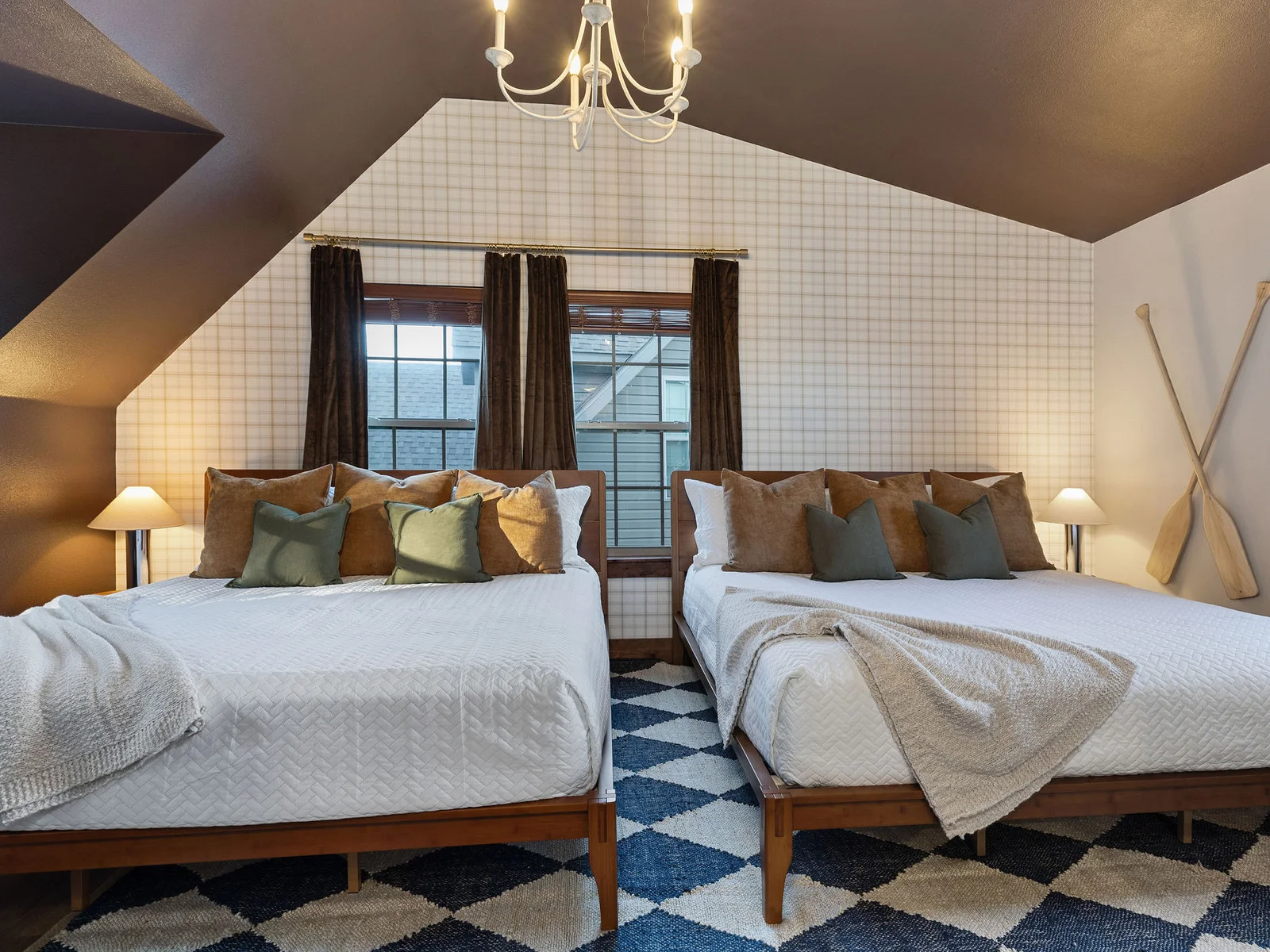 Upper level Double King bedroom w/ ensuite bath