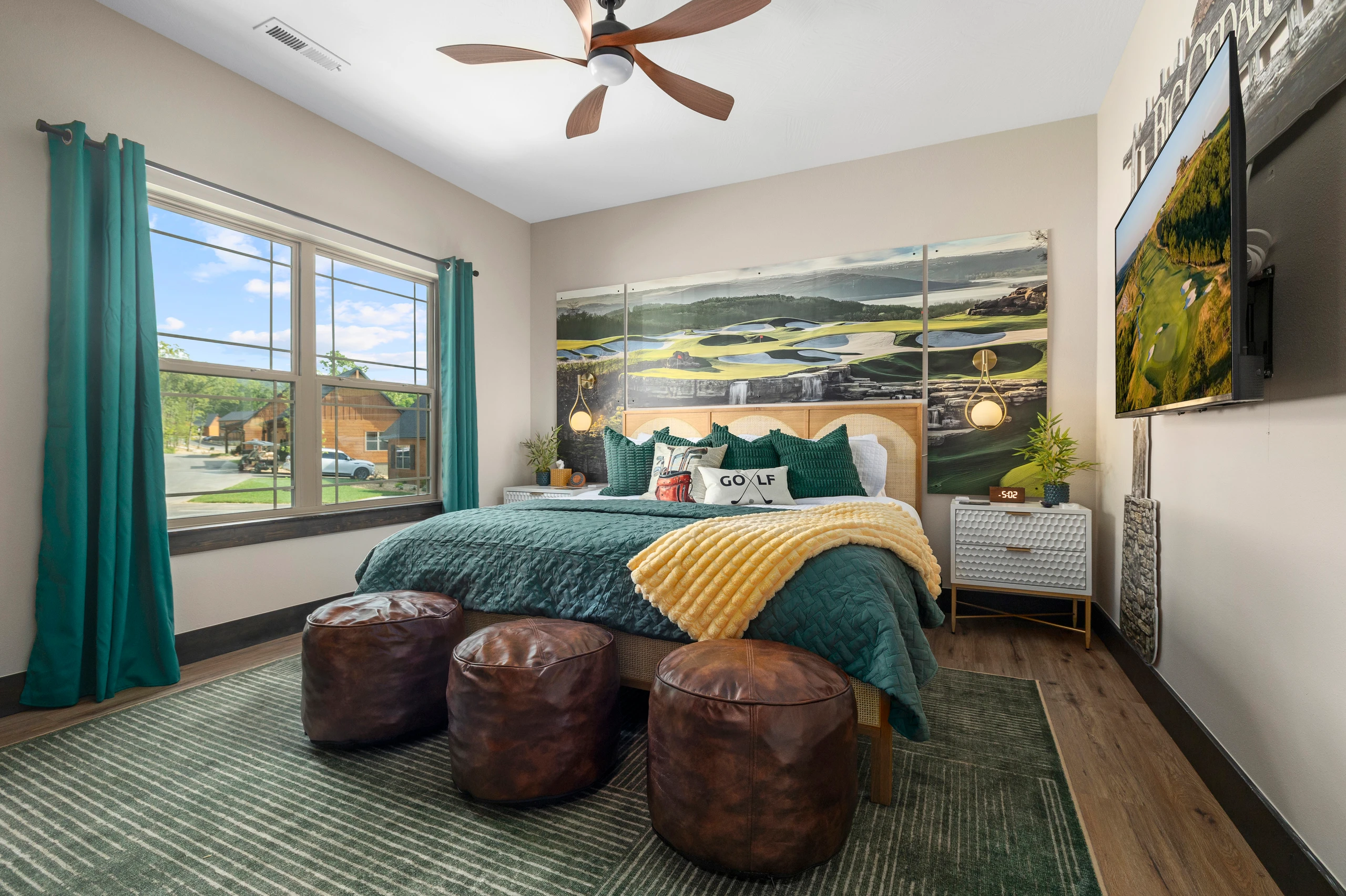 Wake up in the Big Cedar Golf Room to fairway murals and a king bed dressed in Ozark green.