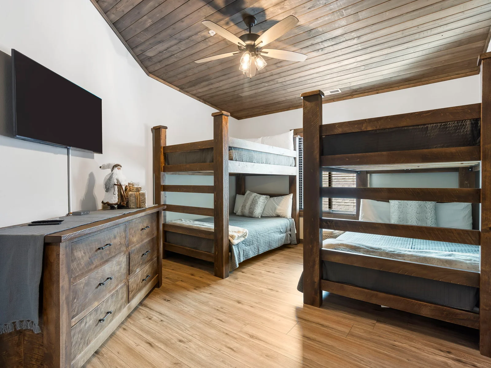 Upper level bunk room #1