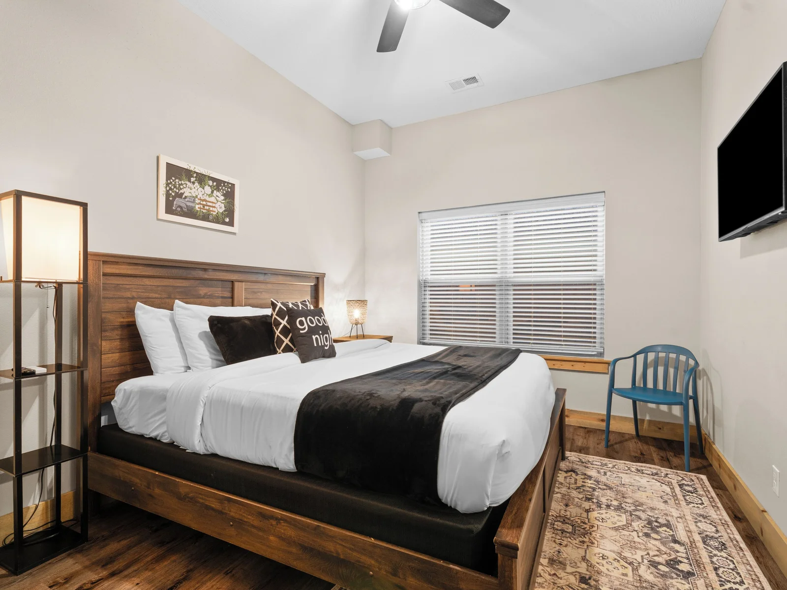 King bedroom with en suite full bathroom. Lower level.