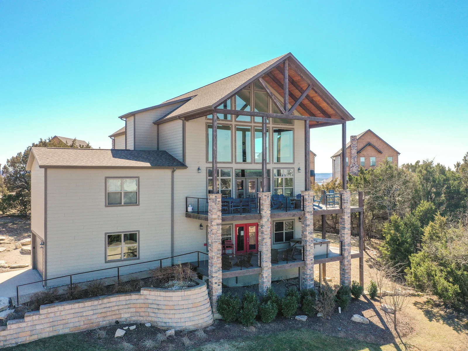 Klassic Lodge: Where 22 guests stay together comfortably—with elevator access to every floor