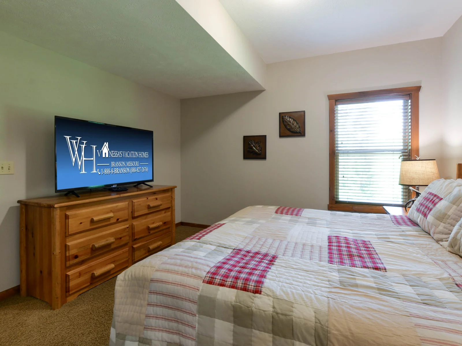 www.VanessasVacationHomes.com