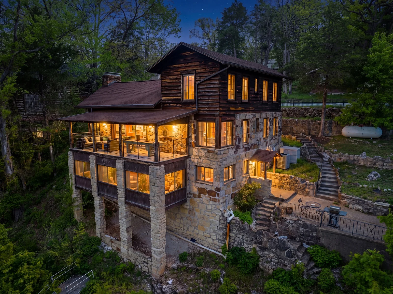 The Cliff Haus at Taneycomo – Branson