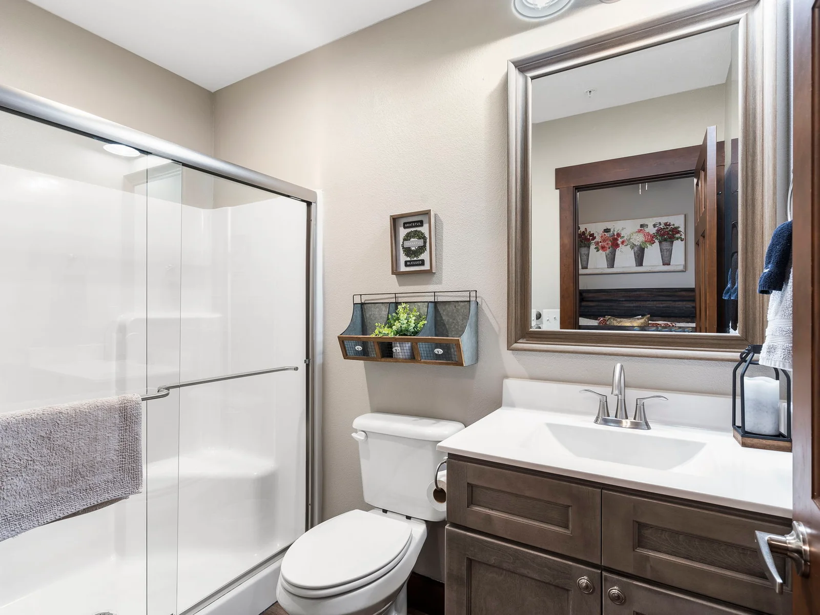 Upper level double queen bathroom