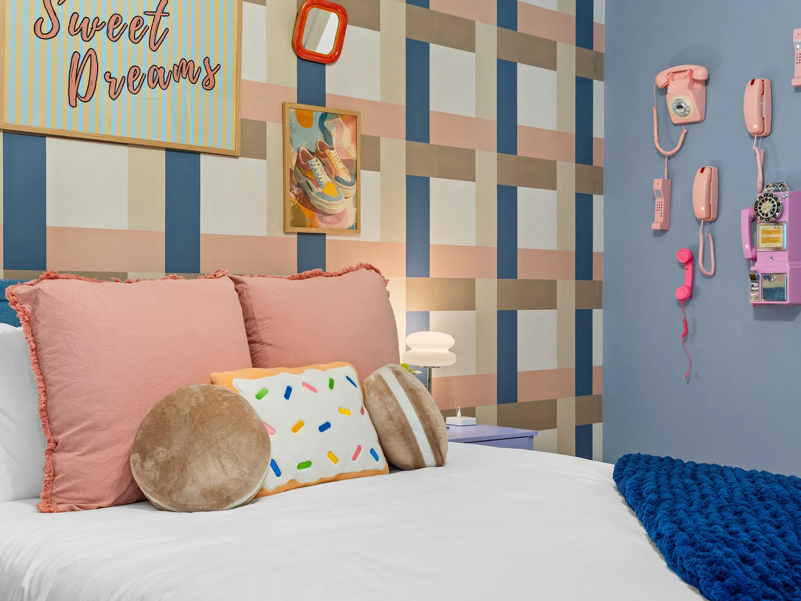 Retro, cozy, and custom-made for memorable stays. 🎨📸