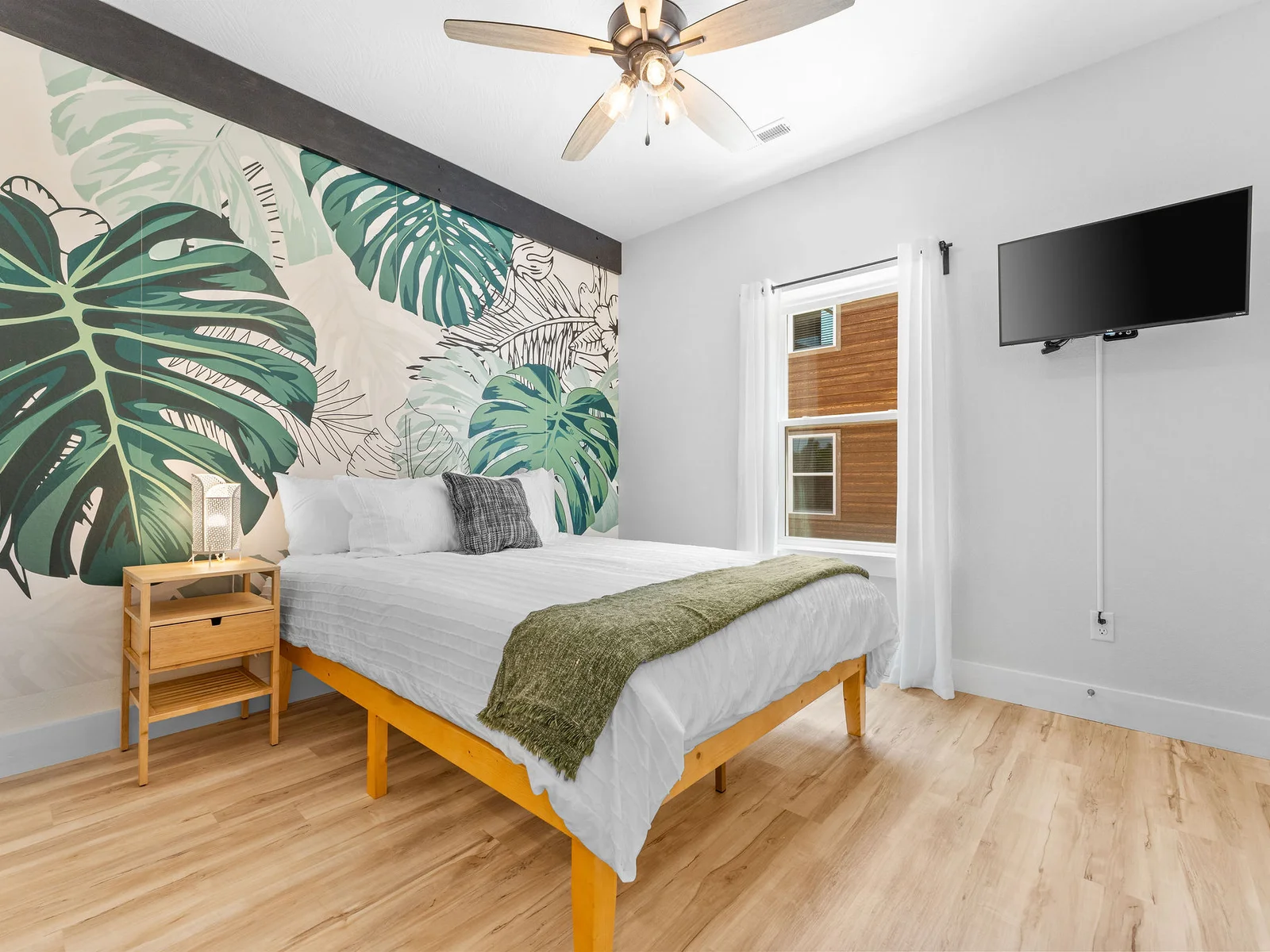 Lower level queen bedroom w/ ensuite bathroom