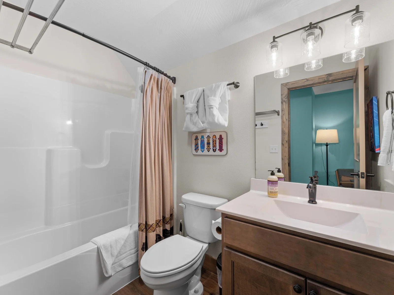 Upstairs bathroom ensuite.