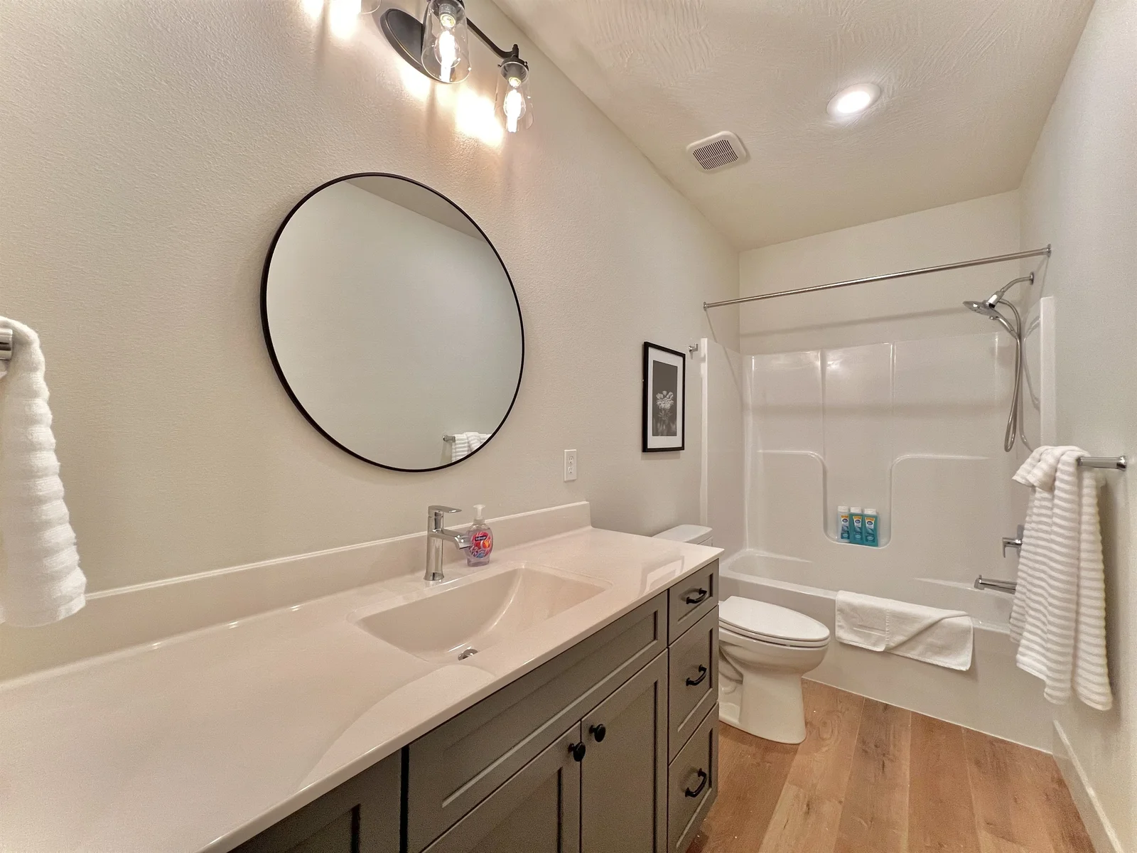 Lower full bath/shower