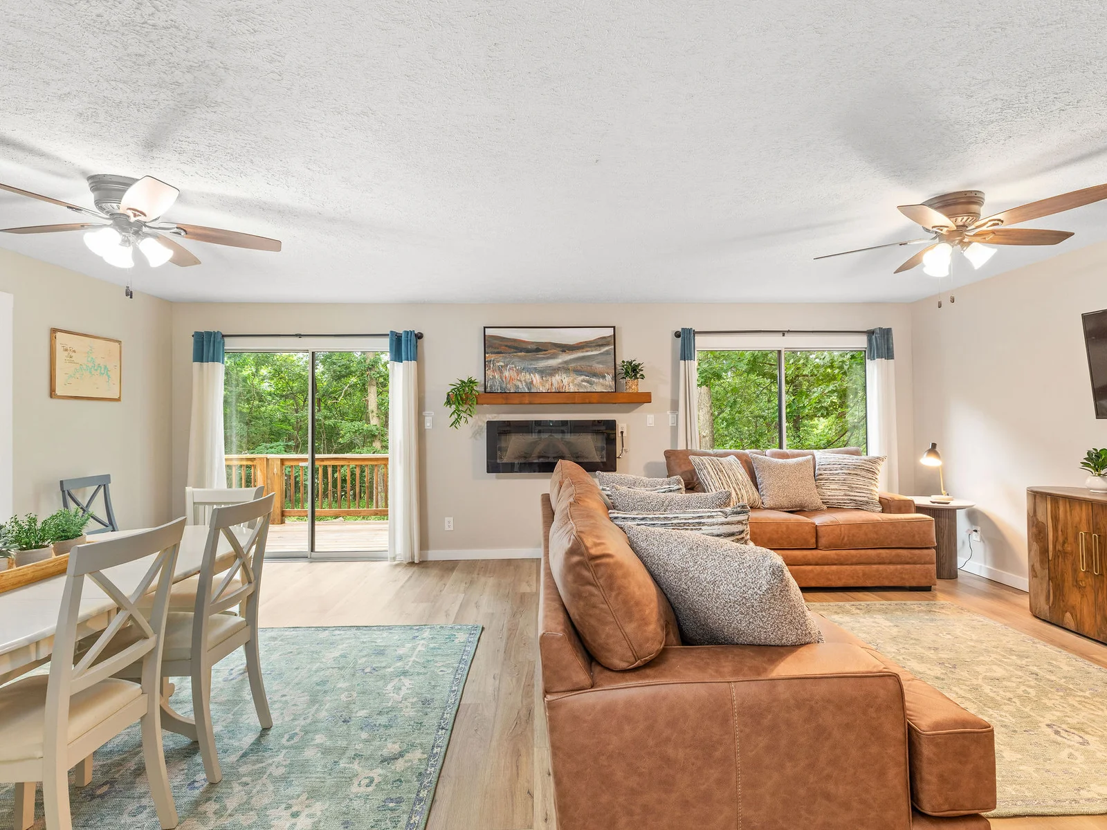 Open living room and dining room with space for everyone!