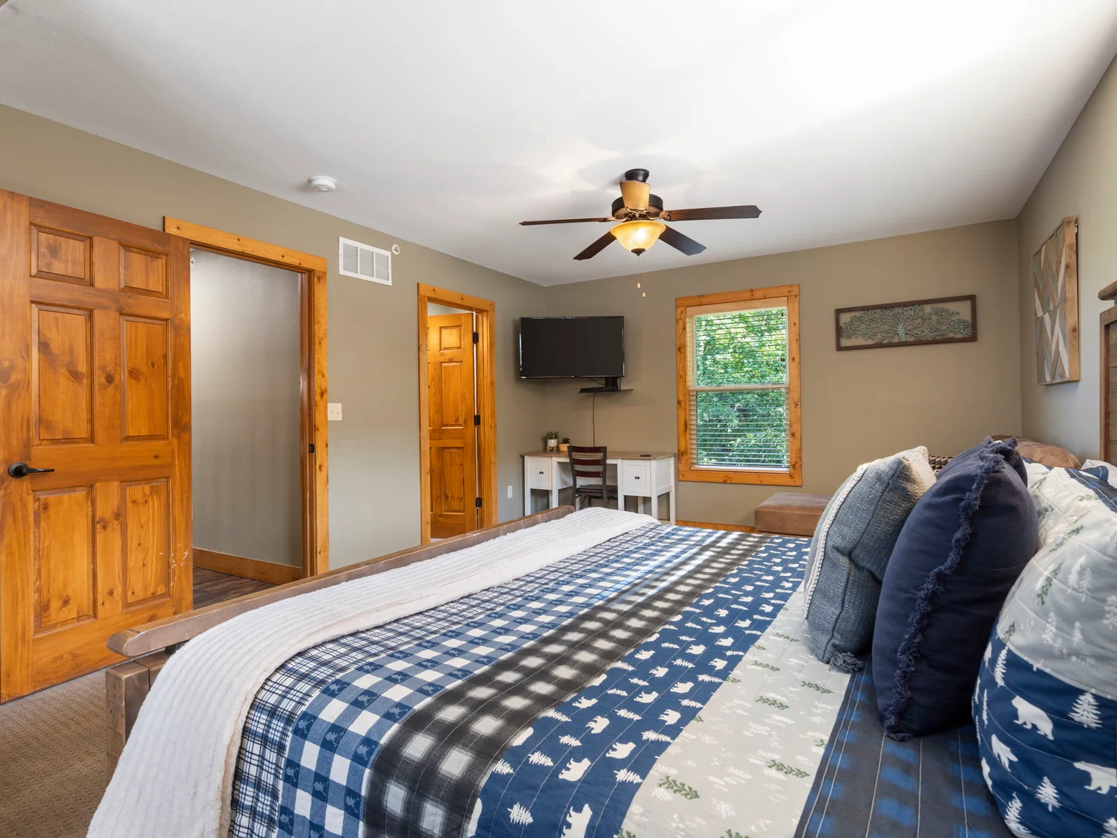 King bedroom #4 w/ queen sofa sleeper