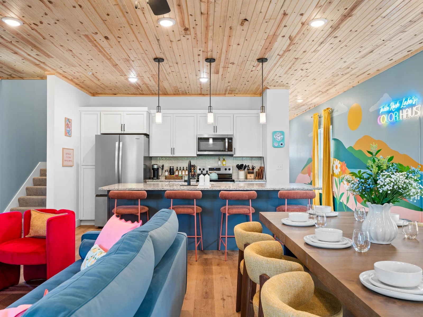 Bright, colorful, and fully ready for memorable group meals. 🎨🥗