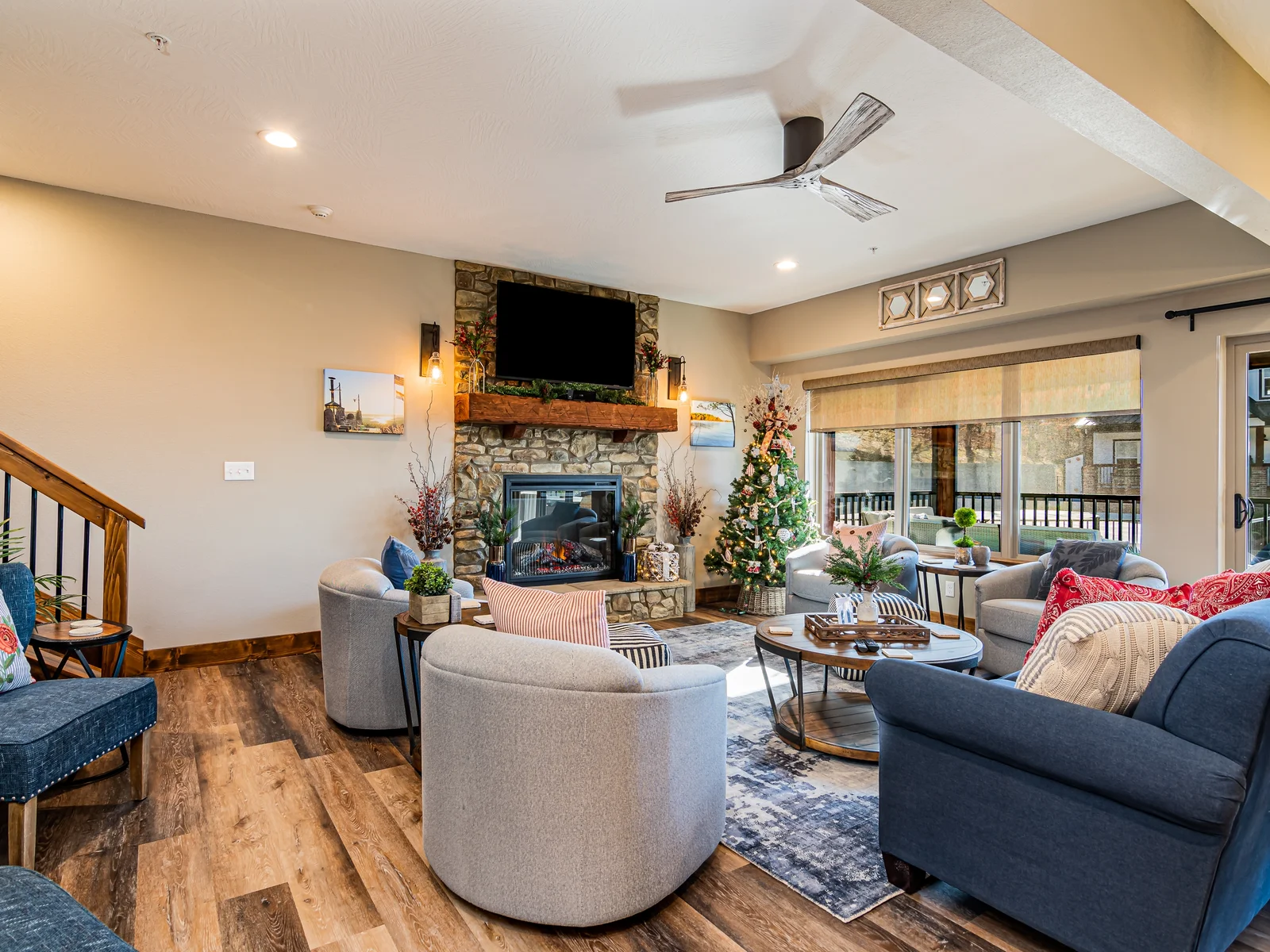 Lots of seating to accommodate large groups!