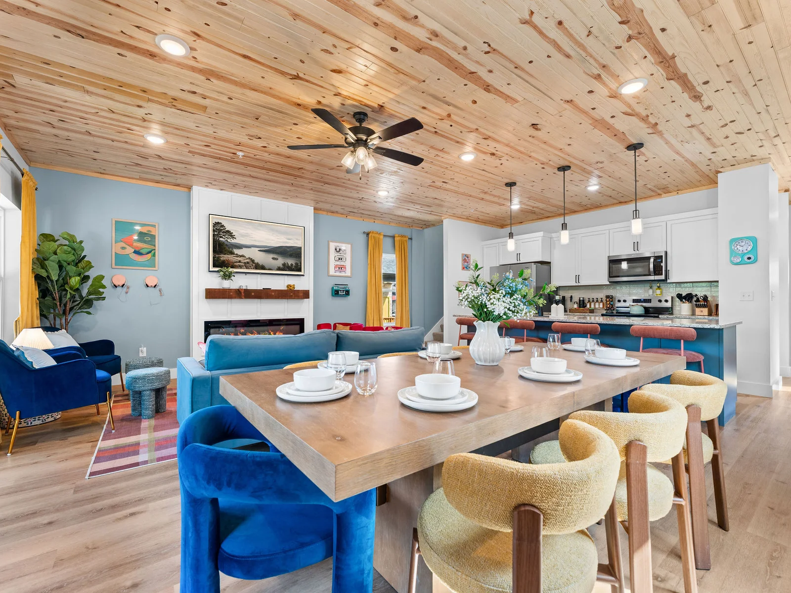 Pull up a chair or grab an island spot—there’s room for all! 🍷🎨