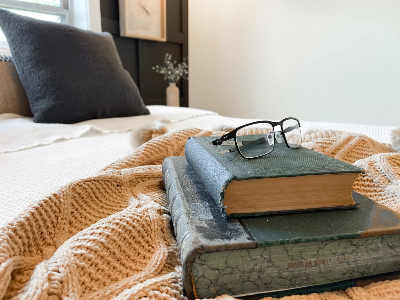 This is the perfect property to snuggle up with a good book!