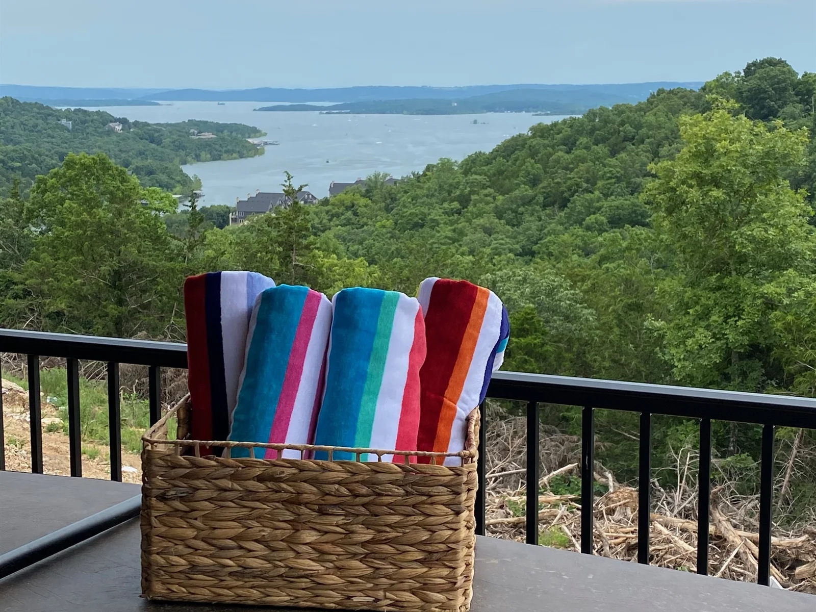 Table Rock Lake views!! Your next relaxing vacation!