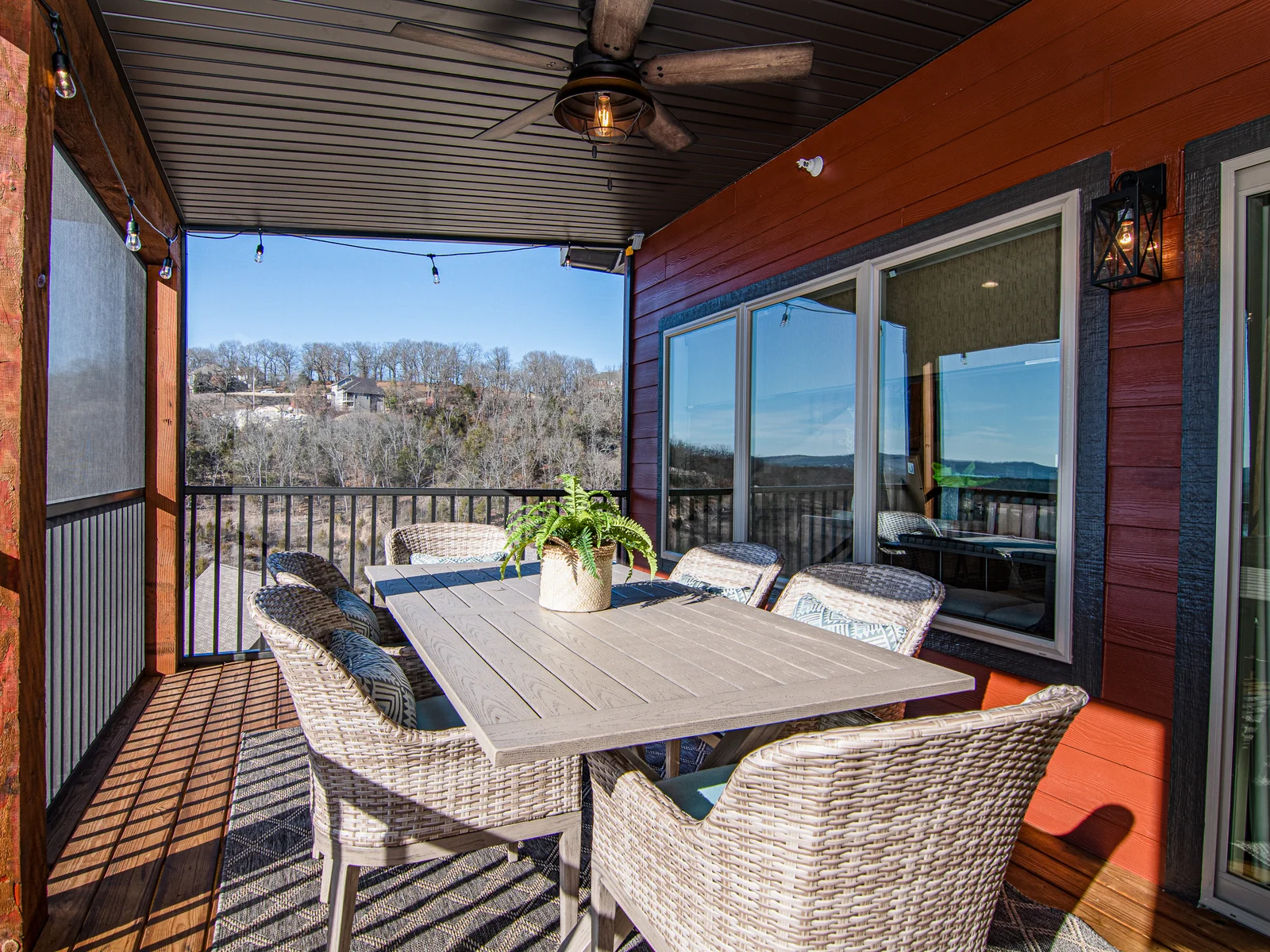 Many outdoor seating options at Lake Haven Lodge
