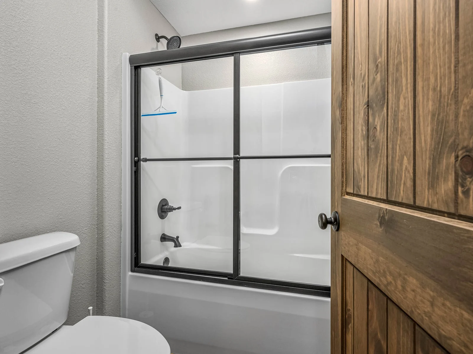 Jack and Jill bathroom connected to King #4 and bunkroom #2