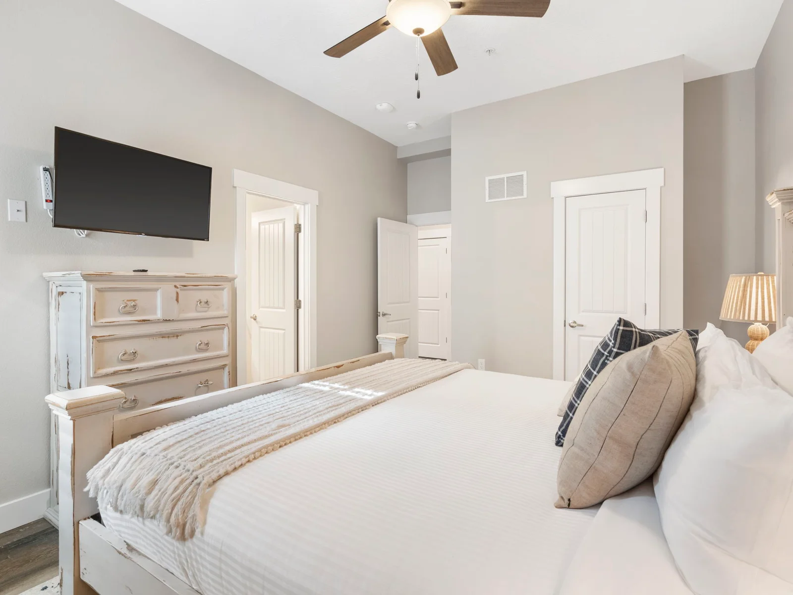 Lower level king bedroom #2 w/ enuite bath