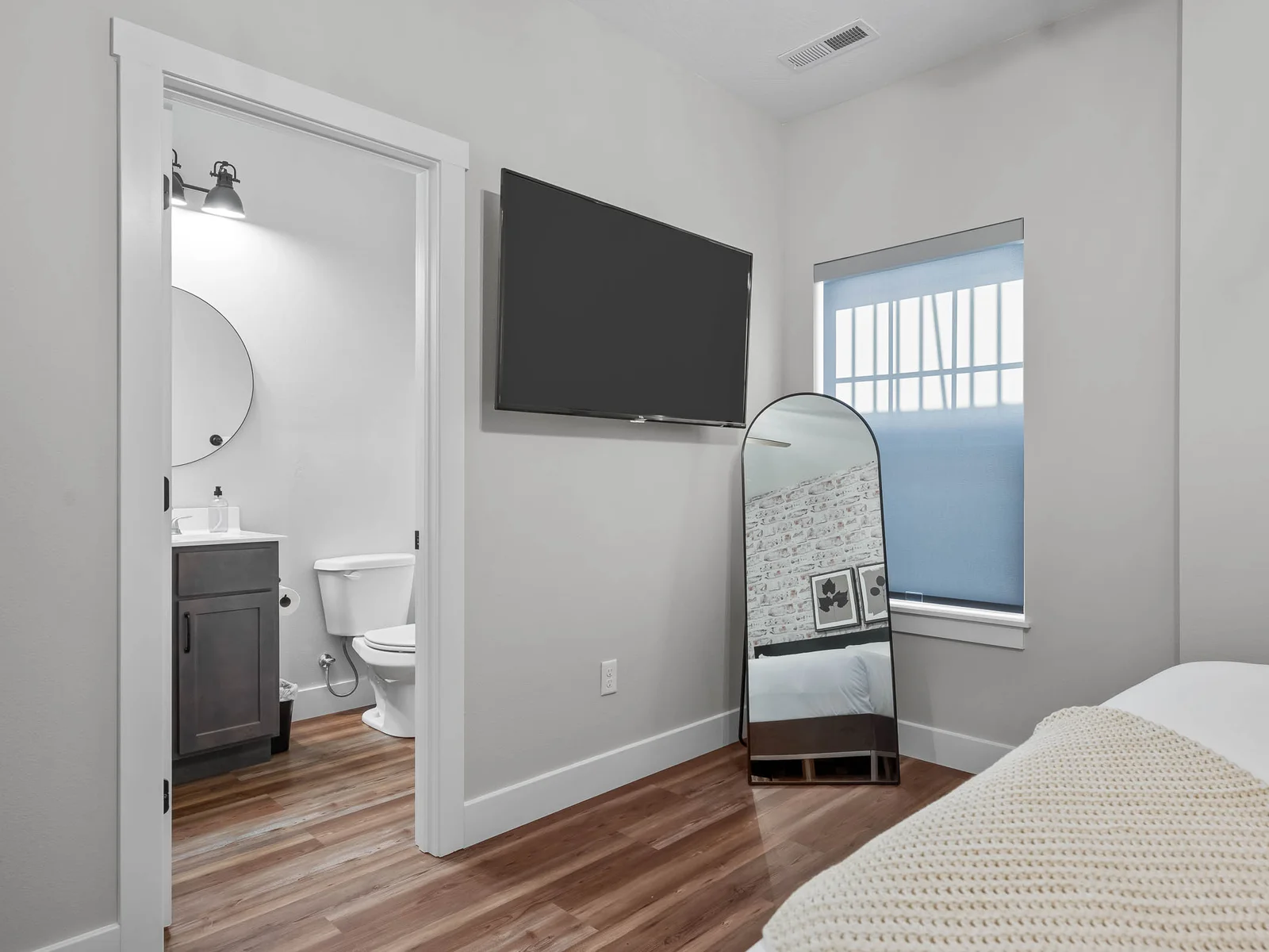 Lower level King #4 bathroom