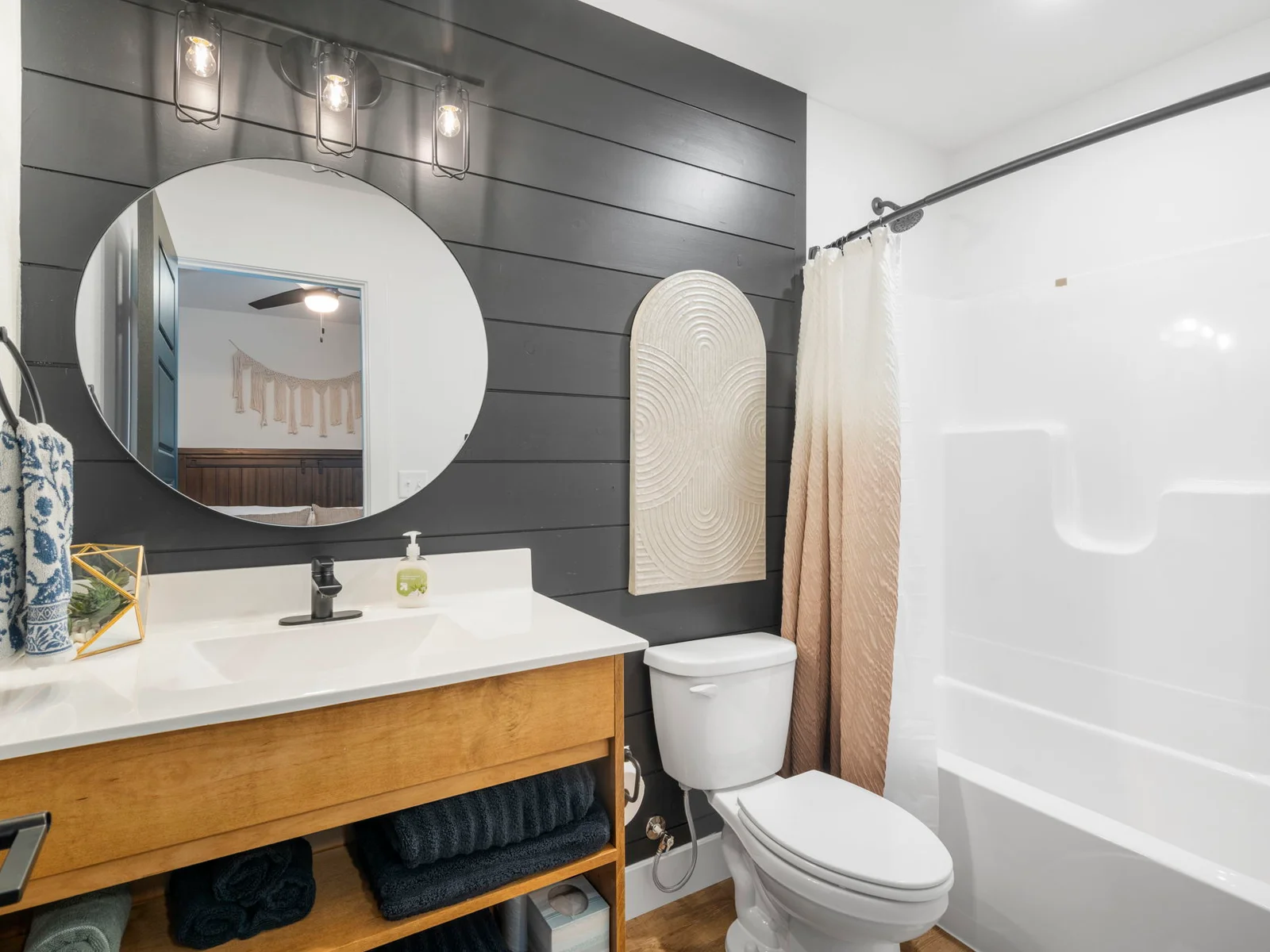 Lower level King #4 bathroom