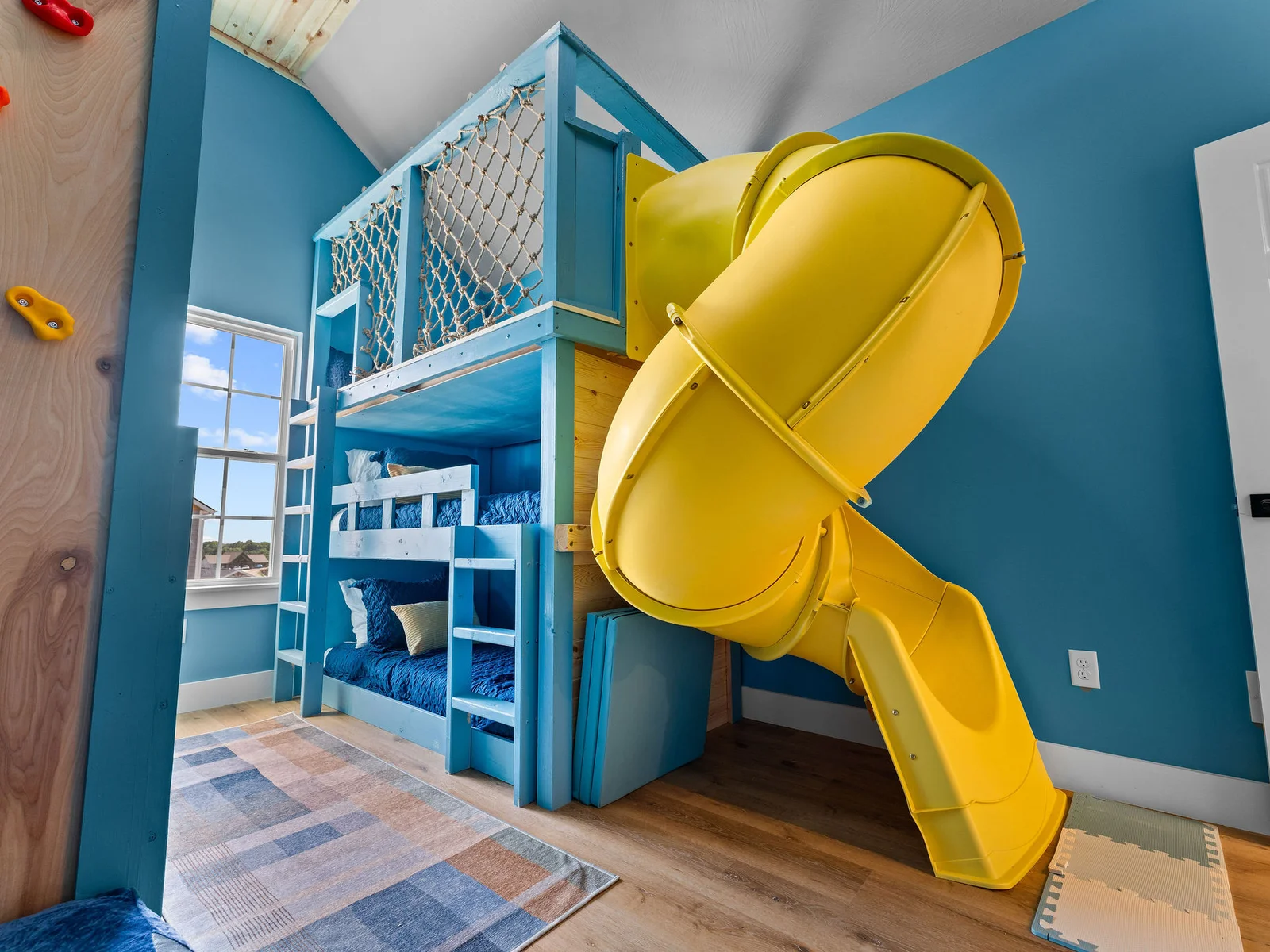 The ultimate kids' hideaway with its own elevated play area. 🏰✨