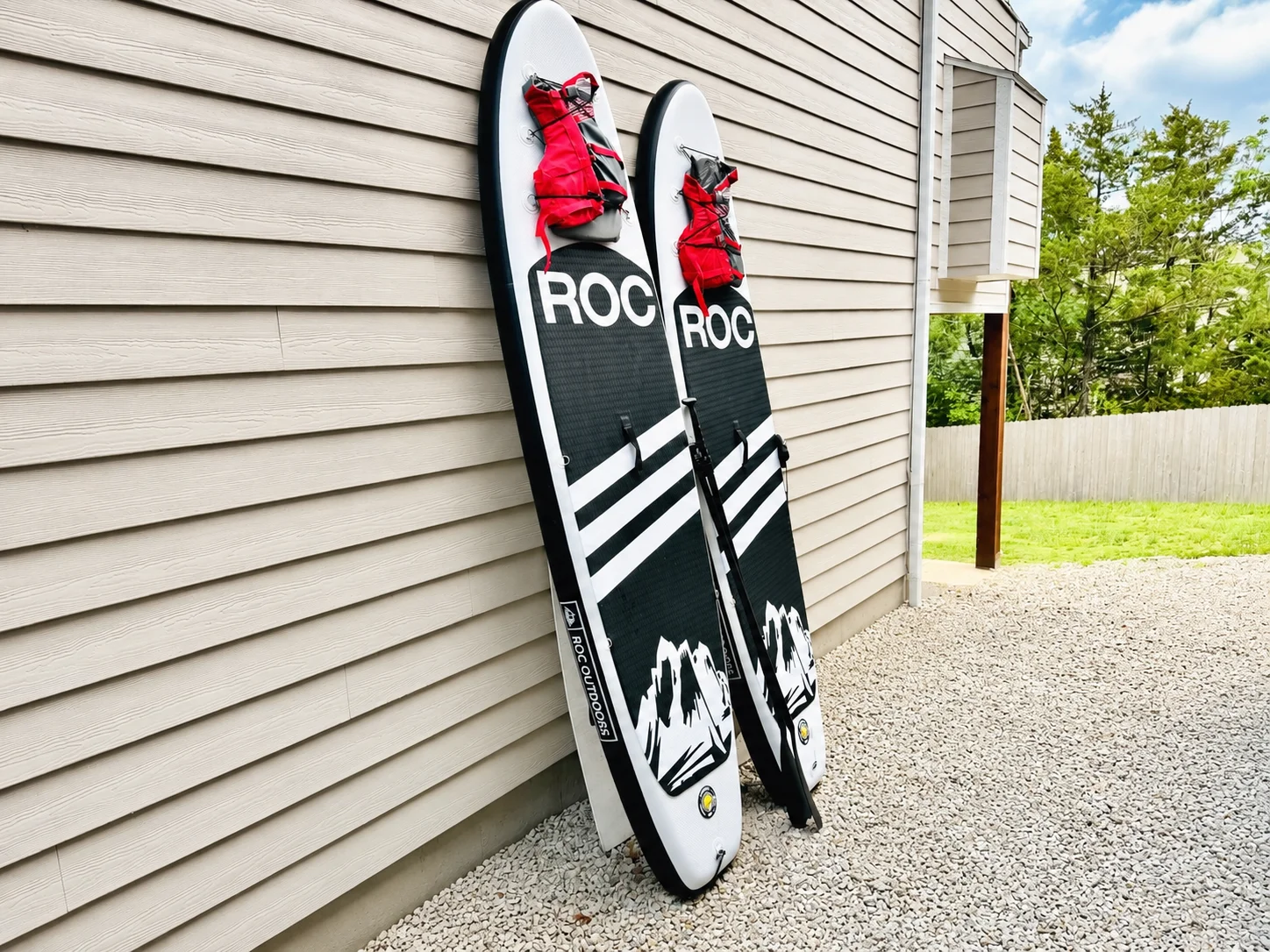 2 Paddle boards with the home to enjoy the lake!