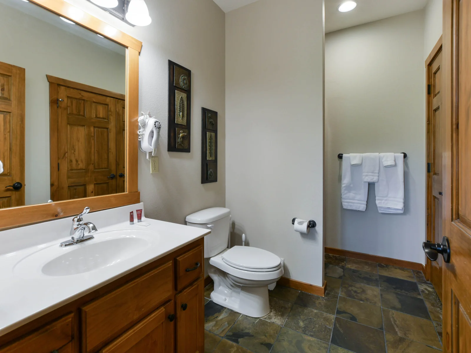 www.VanessasVacationHomes.com
