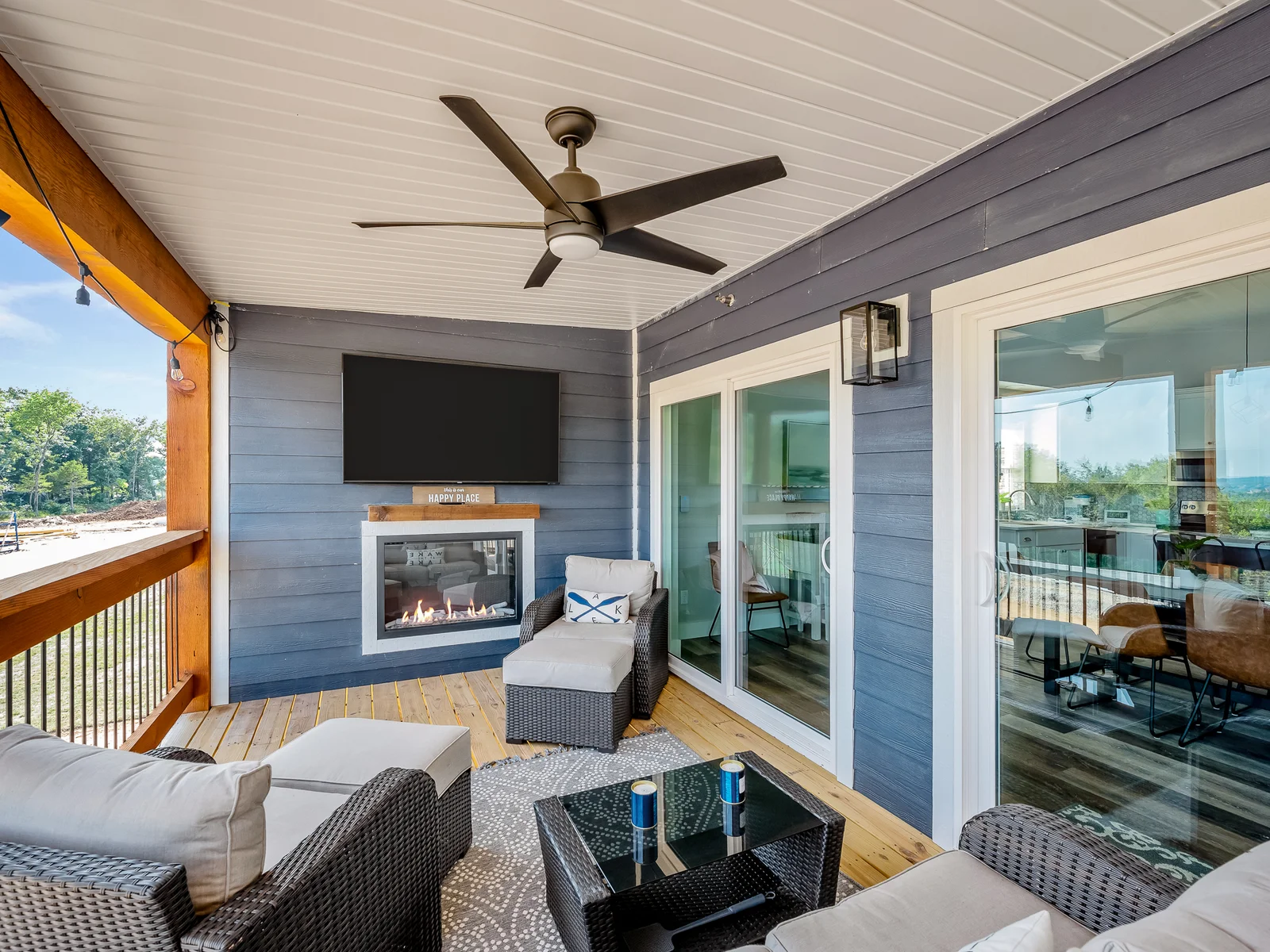 Enjoy those crisp Ozark mornings in font of the gas fireplace.