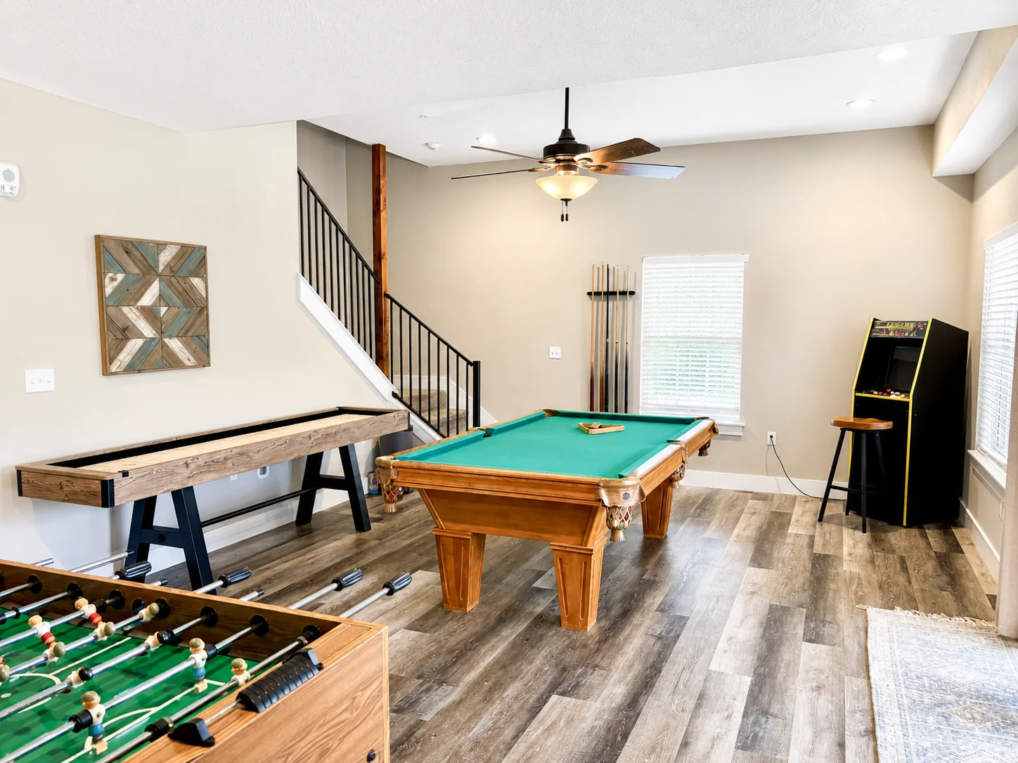 Lots of entertaiment! Pool, arcade machine, and fooseball!