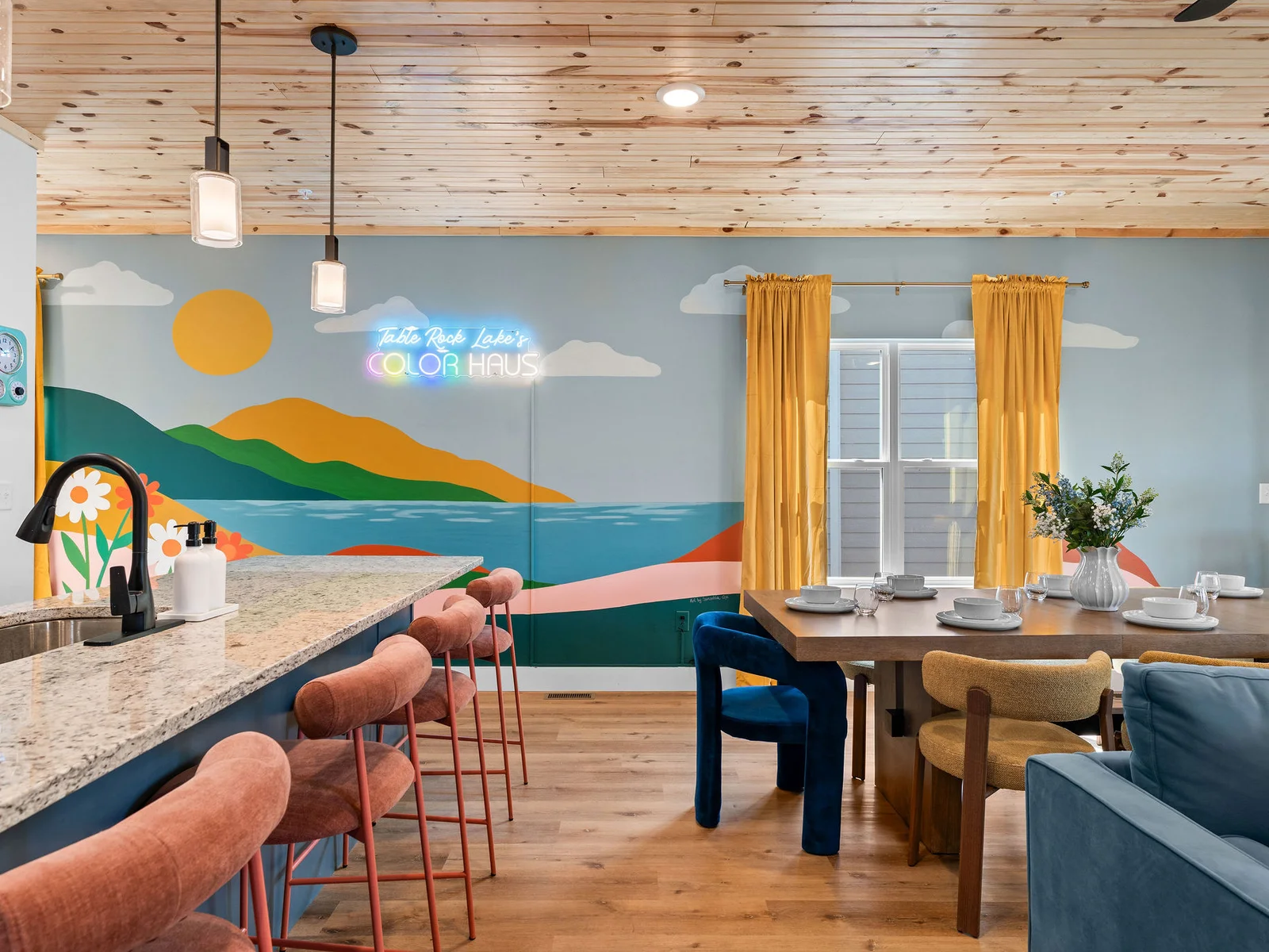 From kitchen prep to dining table laughs—the ultimate gathering space. 🍽️✨