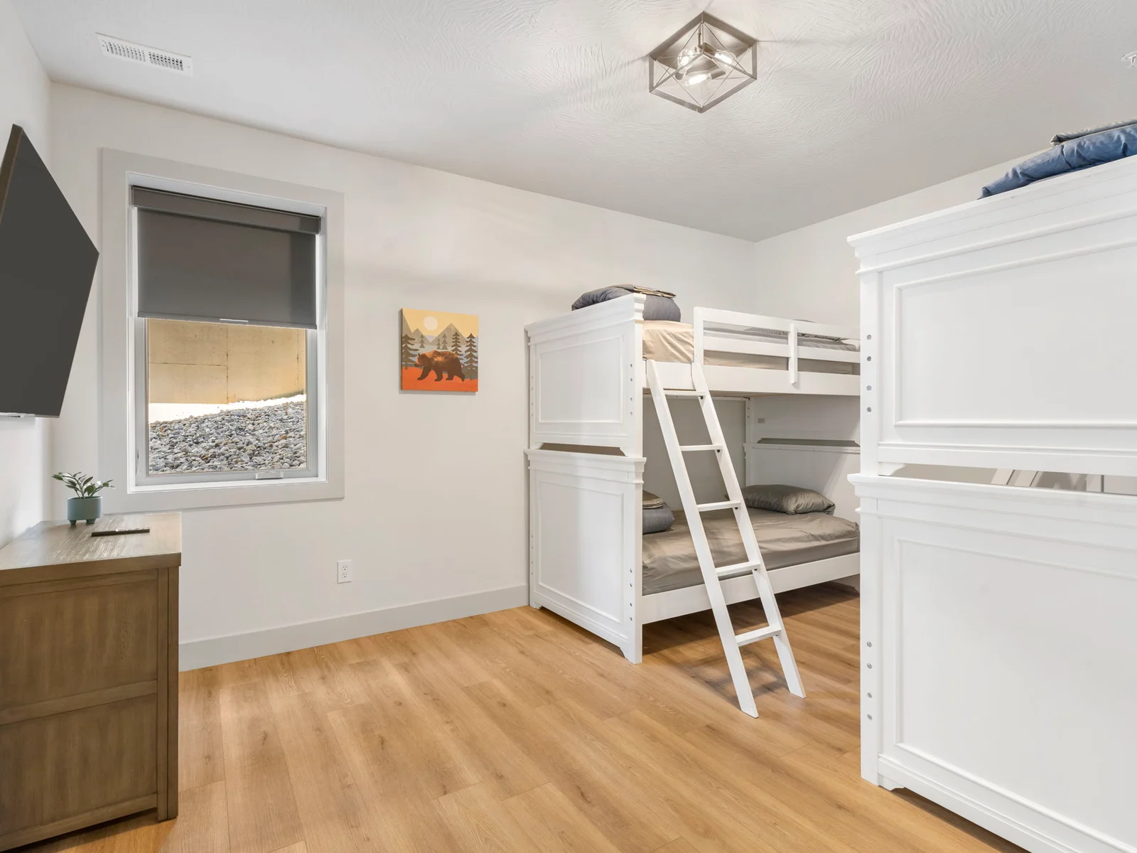 Bunk bed room with 4 bunks on lower level