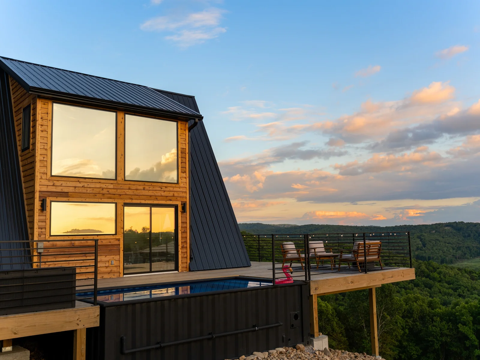 Side of the house with pool, hot tub, seating & a beautiful view ✨