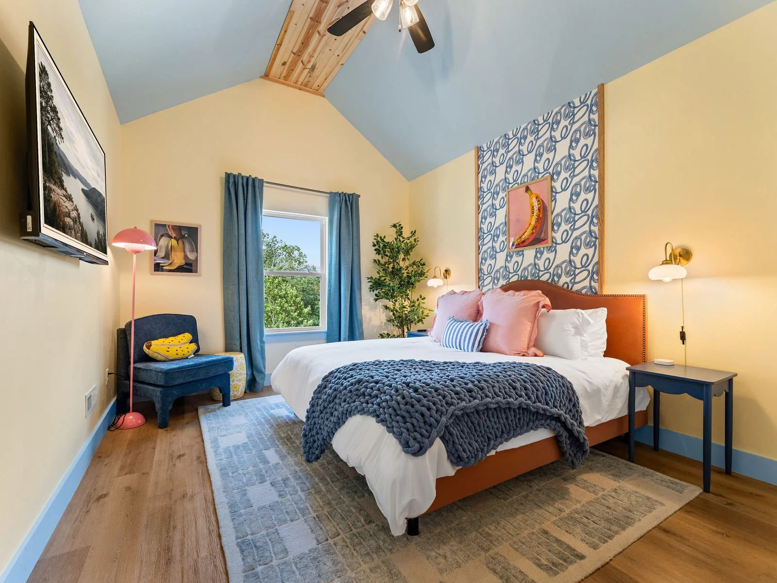 Bold colors, fun vibes, and a Smart TV for cozy nights in. 📺🎨