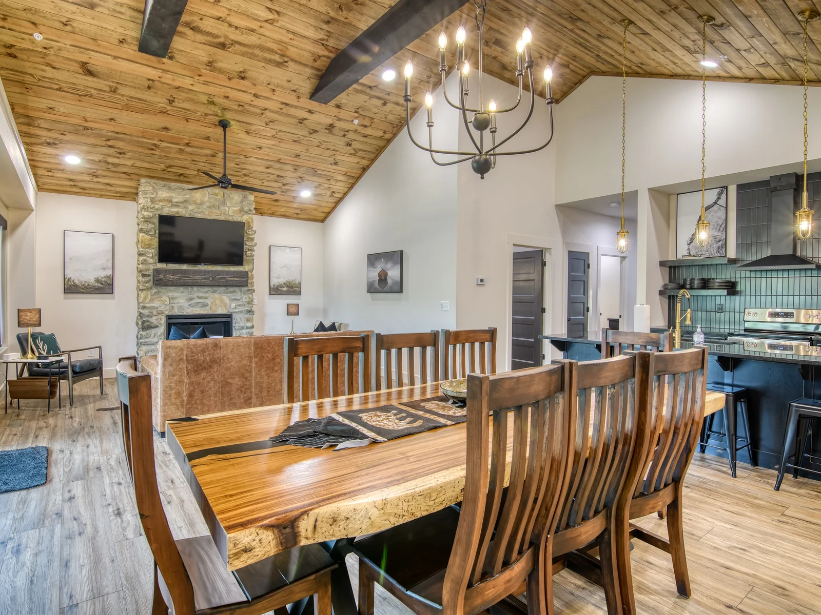 Dining space for 8 at the table plus 4 at the bar