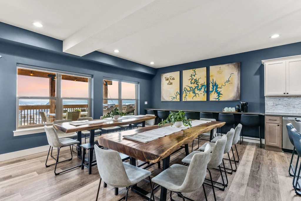 Seating for everyone around the dinner tables