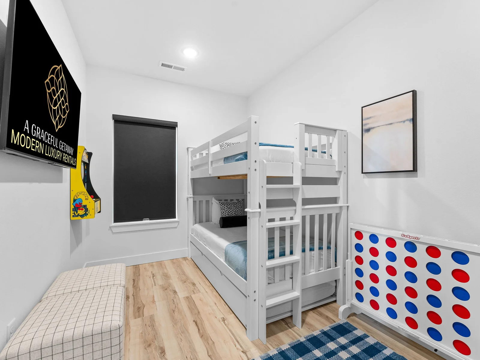 Lower level bunk room w/ pacman and connect 4!