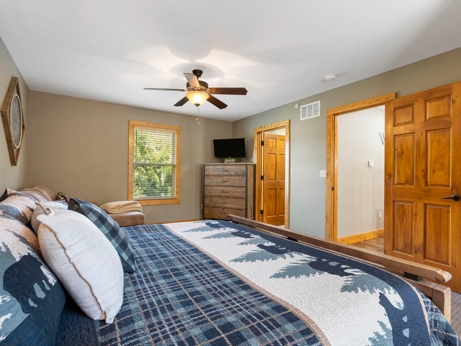 King bedroom #3 w/ queen sofa sleeper