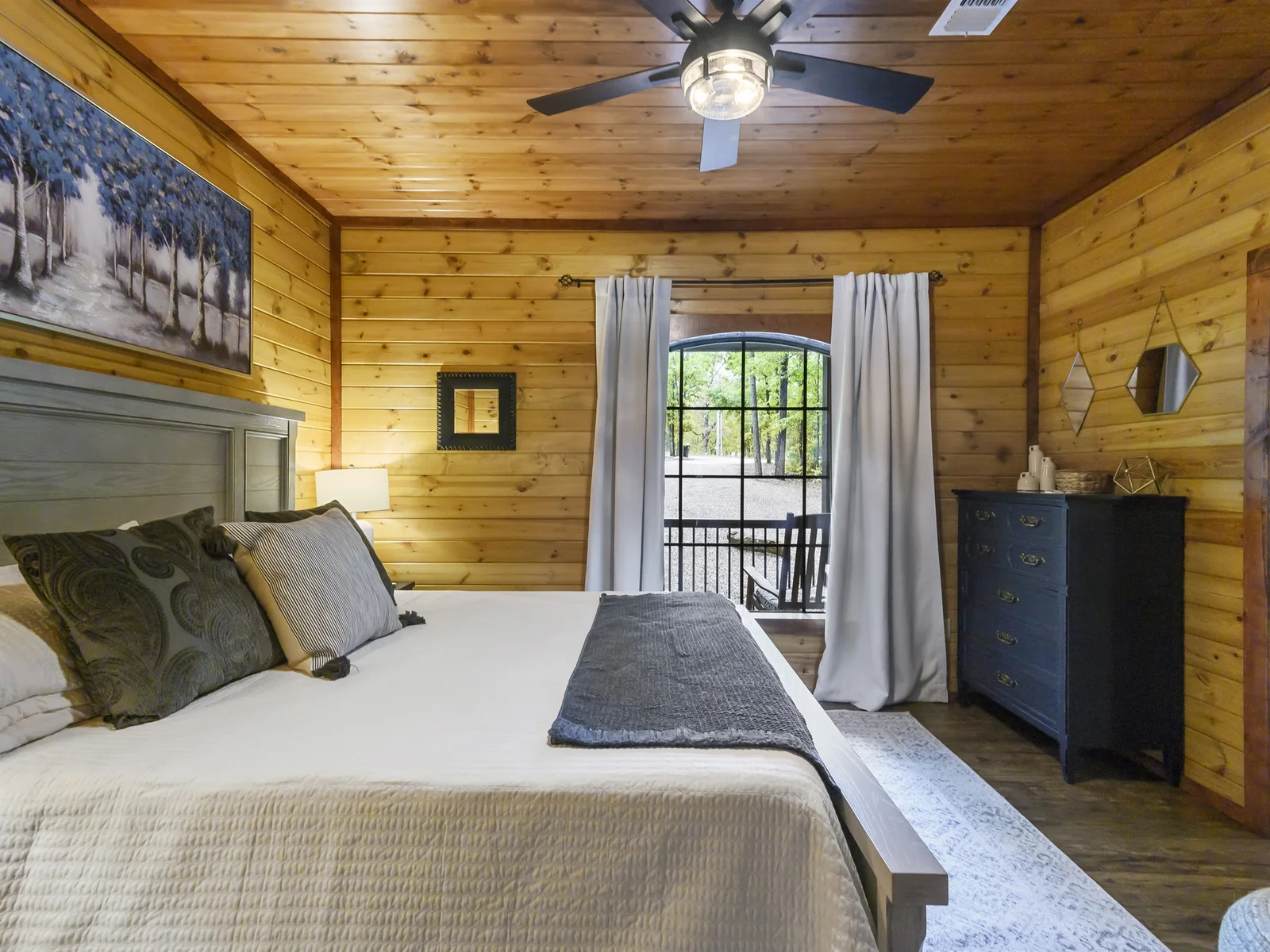"Where dreams meet nature's lullaby: A king-size haven in the heart of the woods. Cozy cabin vibes and forest whispers for a restful escape. 🌲🛏️ #CabinComforts"