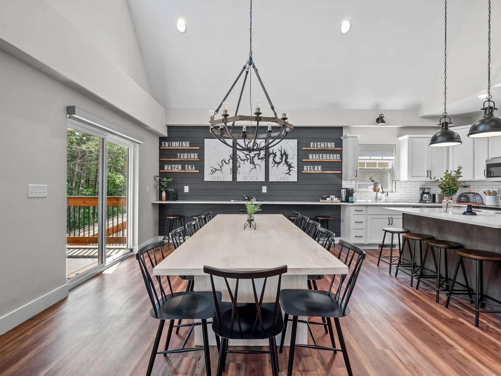Dining table seating, bar seating, and wall bar seating offers tons of options for meals