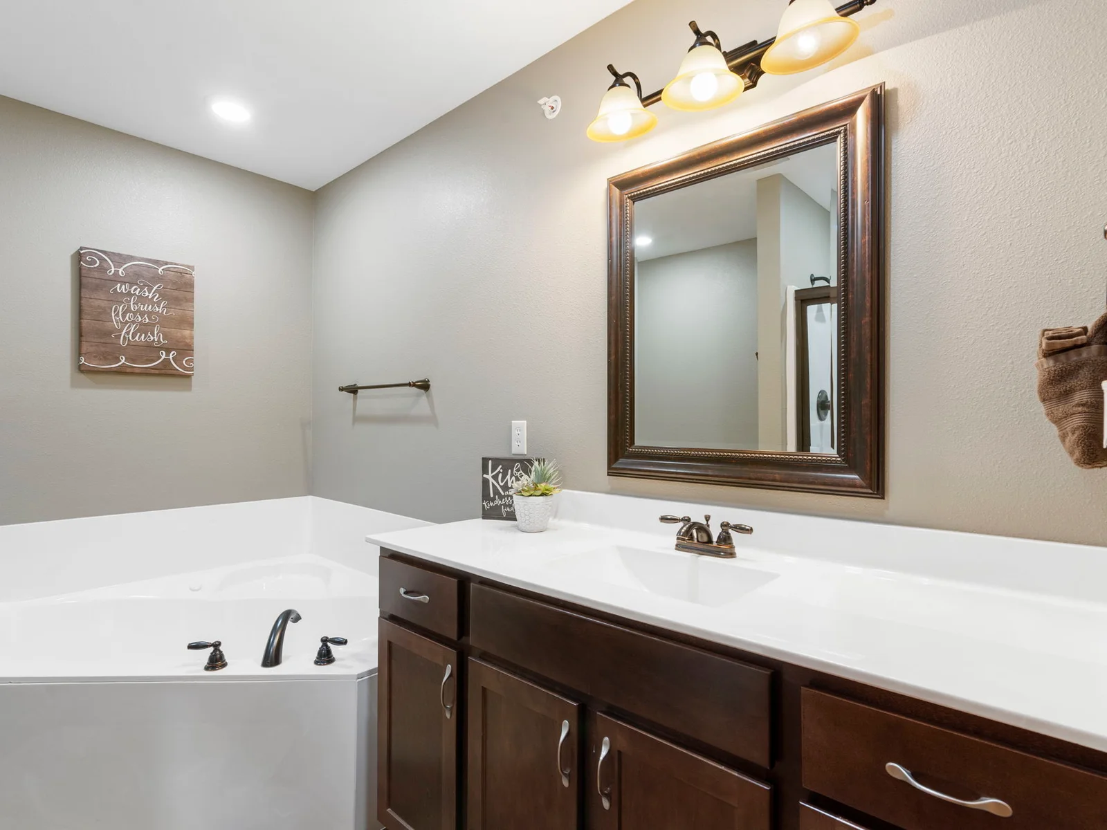 King bed #3 ensuite bathroom